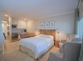 511 Sunsuite - Charming Studio, Sleeps 4! Resort Access Included!