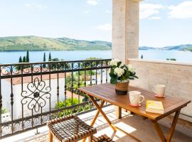 Sea View, hotel in Seget Vranjica