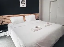 Magenta Melodies, 5 Bedroom House