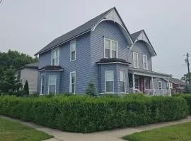 Downtown 5Bed Walking Distance to Beach Sleeps 16