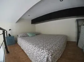 Studette centre ville entre Mer & Étang - Parking