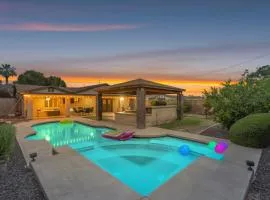 Perfect Spacious Escape With Heated Pool and Spa
