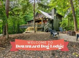 Downward Dog Lodge - Hot Tub, Pool Table, Fireplace, Yoga Den