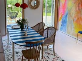 Cozy And Colorful House Close On Bornholm, hotel v destinaci Østerlars