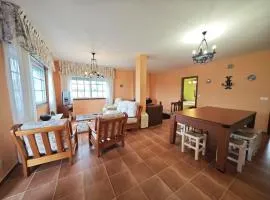 Casa rural con jardín y vistas al mar
