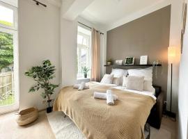 Gemütliches Apartment im Zentrum - Nähe Bahnhof - WLAN - SMART-TV, pet-friendly hotel in Schwerin