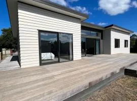 Exclusive Holiday Home Sunny Beach House Four Queen Beds