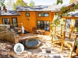 The Mighty Sycamore Treehouse at Treetop Escapes