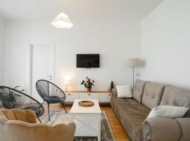 Harmony Point, Cottage in Bar