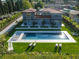 Villa Dama Holiday Apartments, ξενοδοχείο σε Padenghe sul Garda