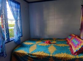 Kara's Homestay, hotel v destinaci Yalombi