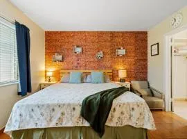 Sunny 1BR Hollywood Retreat – Pet Friendly