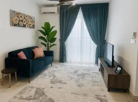 Apartment unit with netflix and swimming pool nearby KLIA, Putrajaya, Sepang Circuit and Kuala Lumpur