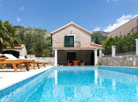 Villa Bella Pietra with private pool, sauna, hotel a Gata