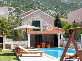 Villa Bella Pietra with private pool, sauna
