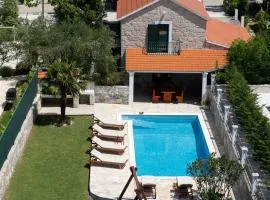 Villa Bella Pietra with private pool, sauna