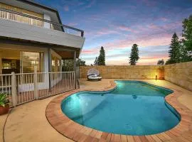 Sunset Lake House - Your Dream Family Getaway