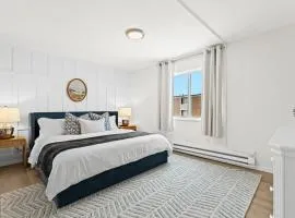 Stylish 1BR Upper Flat in the Heart of Royal Oak