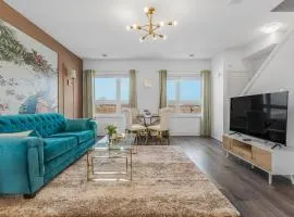 LUXURY Designer Penthouse with Rooftop and Parking!