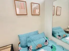 Cozy Solo Unit with Aircon , Wifi, Free Parking at Sonia's Island Stay