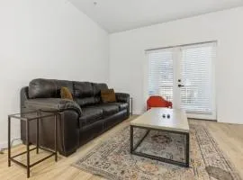 CozySuites Glendale by the stadium with pool 29