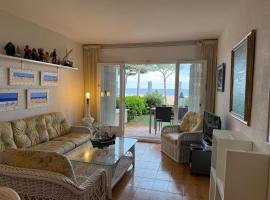 Apartamento de 3 Habitaciones Frente al Mar en Platja d'Aro - ES-209-93, Hotel in Playa de Aro