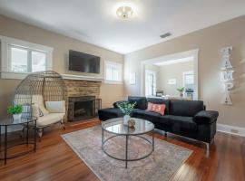 Historic & Cozy Bungalow by Downtown，位于坦帕的酒店