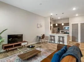 CozySuites - Penrose On Mass with pool and parking #9