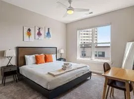 CozySuites - Penrose On Mass with pool & parking #2