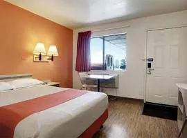 Super 8 by Wyndham Woods Cross - Salt Lake City North