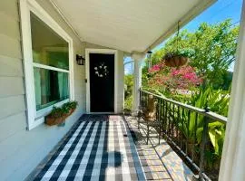 Cozy sanctuary minutes from the bay and beaches