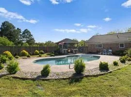Cozy 3BR Poolside Getaway in Broken Bow