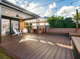 Family-Friendly 4BR Mount Duneed Manor, hotel in Mount Duneed