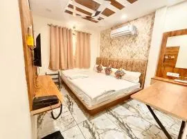 Near Mahakaleshwar jyotilinga Temple Hotel M-I !Ujjain,Near Railway station -Fully Air conditioned Rooms And Spacious, with Wifi And Parking- Air Conditioned hotel - A Top Rated Hotel