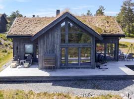 11 person holiday home in Hornnes, hotel v destinaci Hornnes