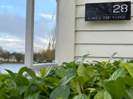 Lake's End Lodge, planinska kuća u gradu 'South Cerney'