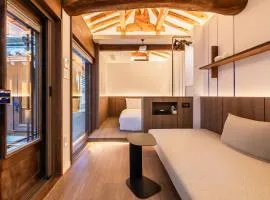Luxury Hanok Stay Blue Dot