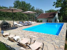 Vikendicakoki ns, hotel em Ledinci