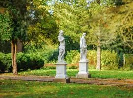 Apple Manor & Garden Complex