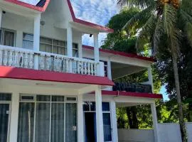 Transit Home Lower Level - 10 mins from Airport and Blue bay