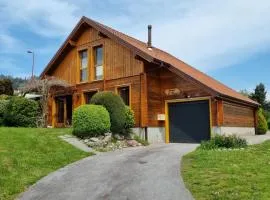 Chalet avec mezzanine 4 étoiles, Saint Mamet, jusqu'à 10 couchages, proche du lac de Gérardmer des commerces et des pistes de ski dans un quartier calme
