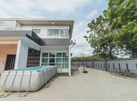 d'Fun 5BR16-24px Pool BBQ NetFlx HotPot KTV Mahjong by Our Stay