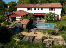 Villa Loreteian - Splendide villa au calme, hotel in Ahetze