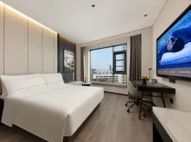 Atour Hotel Quanzhou Nan'an Shuitou Anping Bridge