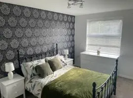 Fantastic 2 bedroom apartment- 7 mins from NEC, Airport, JLR, town centre