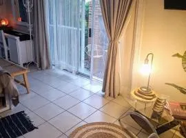 Freyja's Place - Private cottage sleeps 2 perfect for work or play