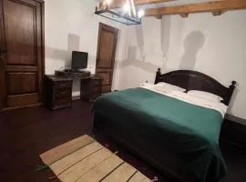 Cabana Laptici - statiunea Pestera-Padina, Bucegi