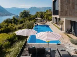 Villa Invicta with 17m pool and bay view