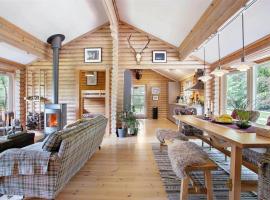 Log Cabin Near Mariager Fjord, Hotel in Hadsund