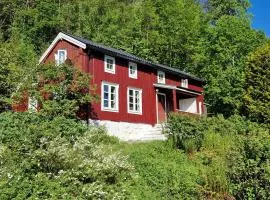 Old Fishermans Home By Mjosundet In Aure